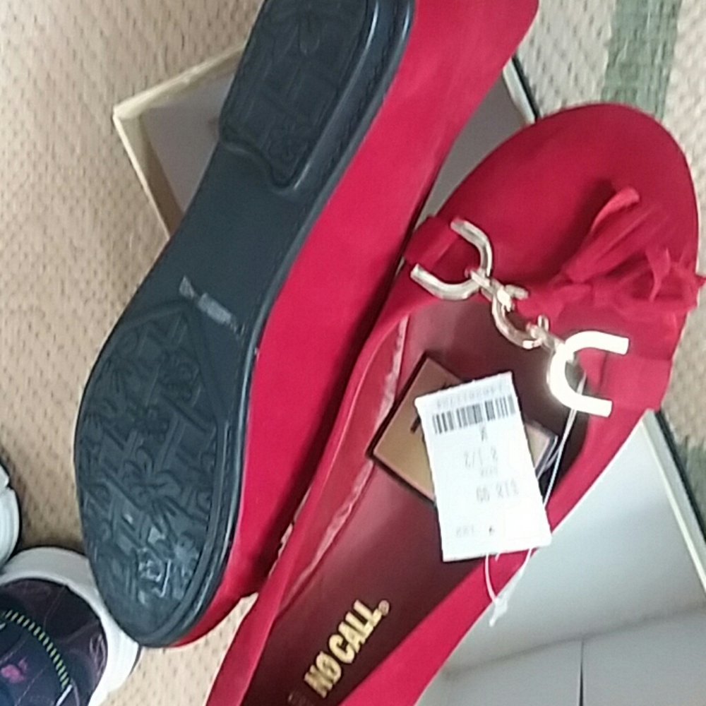Red shoes - Picture 2 of 2